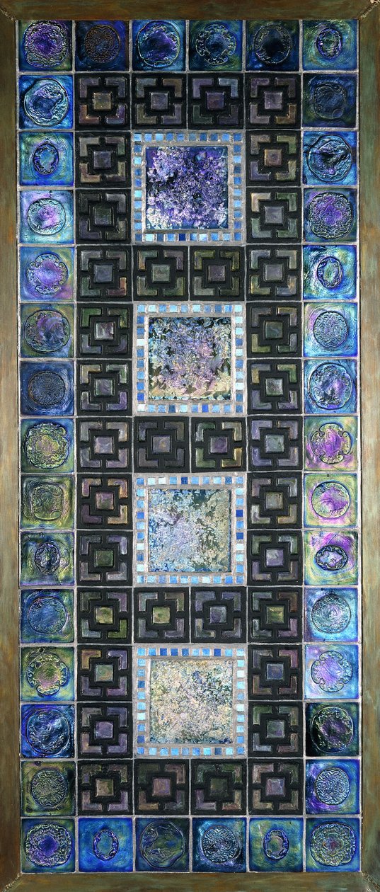 En Favrile glasplatta, gjuten med blommor och geometriska mönster, 1900-talet av Tiffany Studios