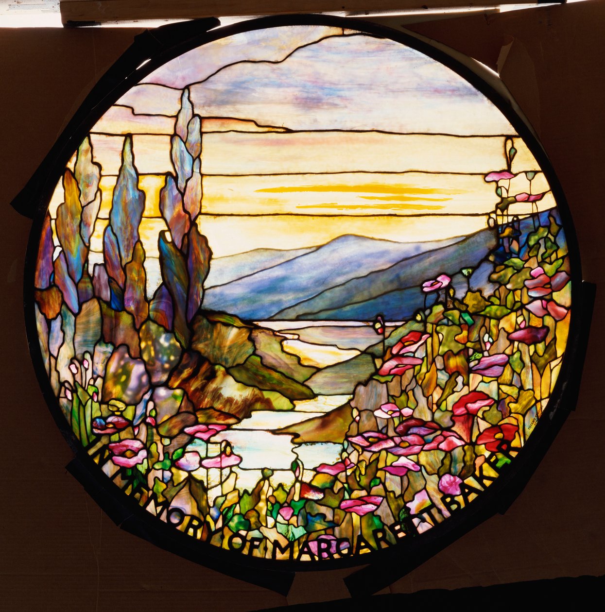 Fönster med solnedgång och berg, Tiffany Studios, ca 1900 av Tiffany Studios