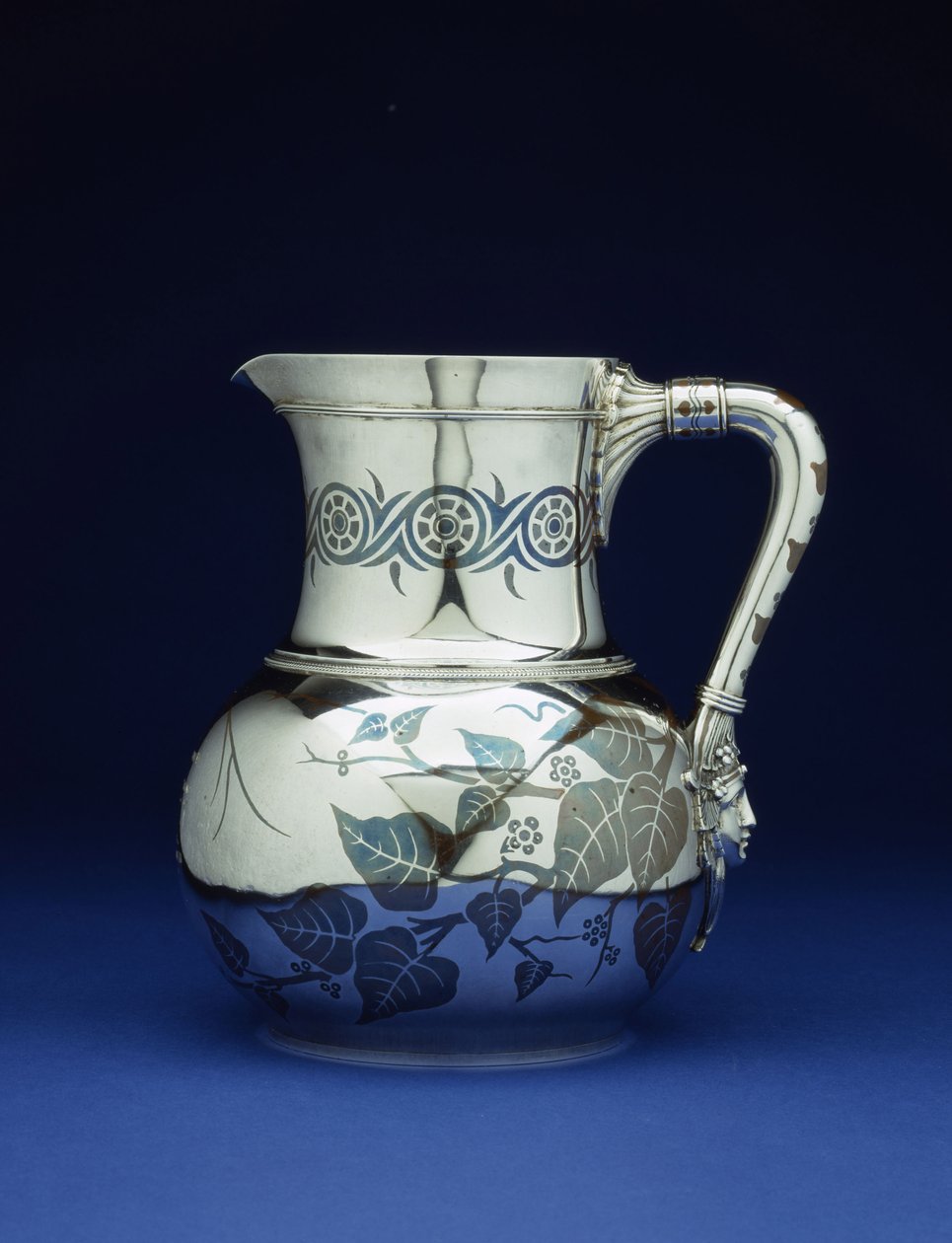En blandad metallkanna av Tiffany & Co, New York, ca 1877 av Tiffany and Company