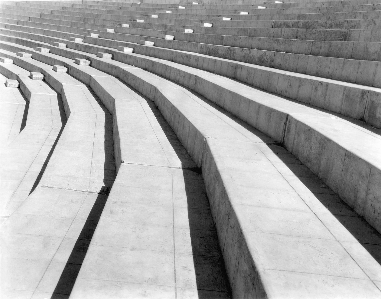 Stadium, Mexico City, 1927 av Tina Modotti
