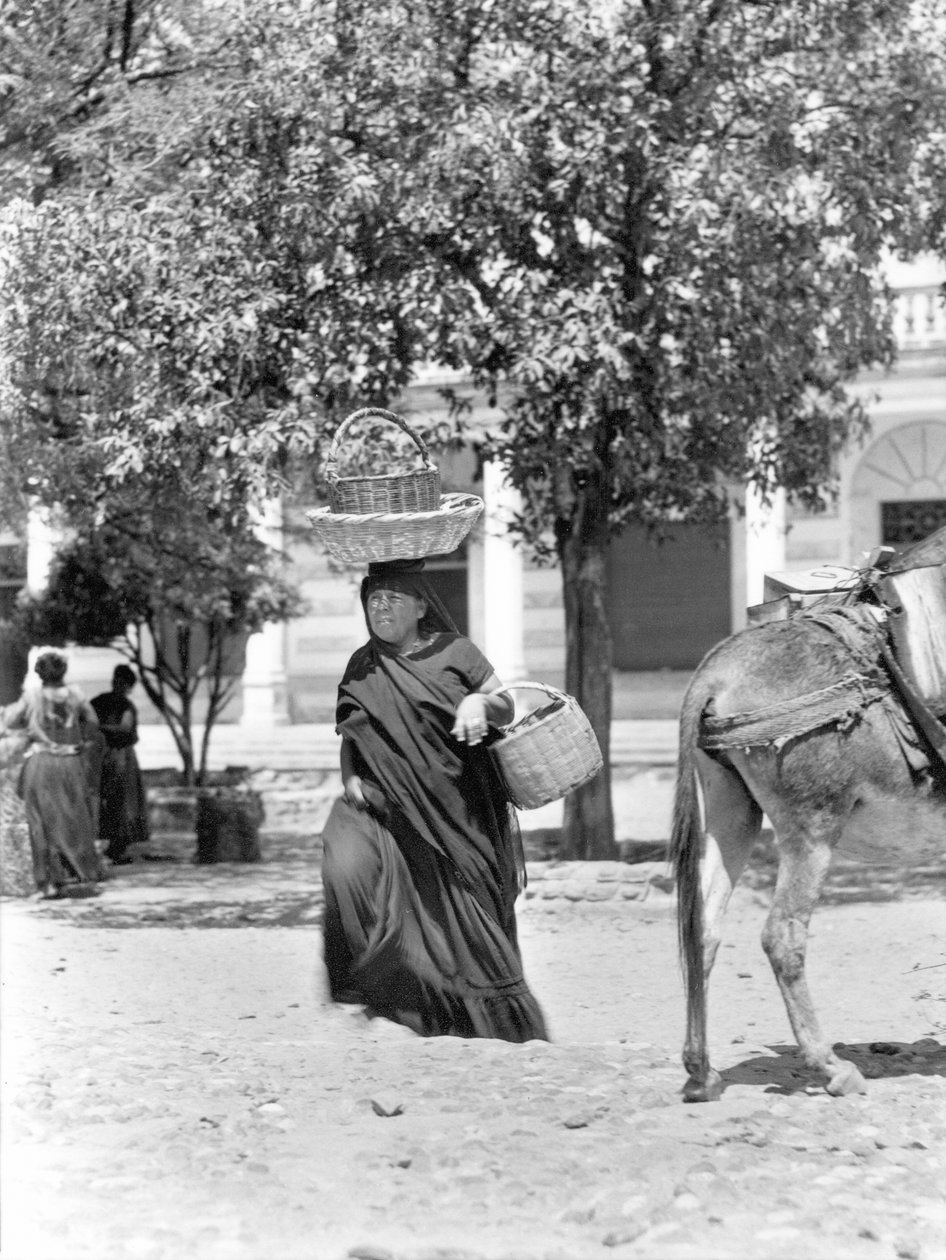 Kvinna i Tehuantepec, Mexiko, 1929 av Tina Modotti