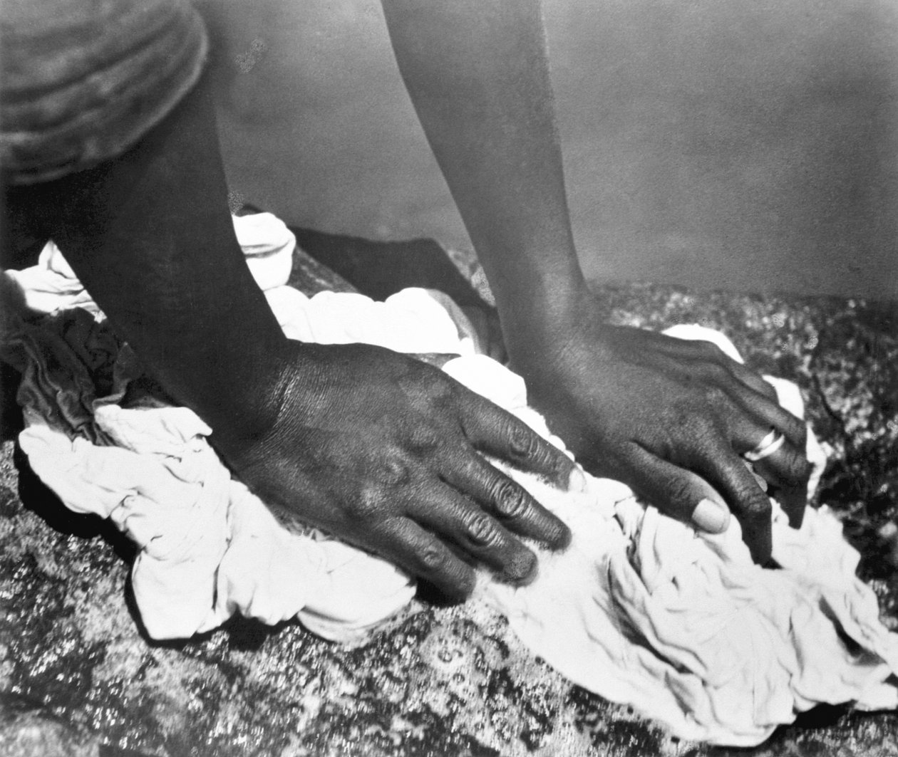 Hands of a Woman, Mexiko, 1926 av Tina Modotti