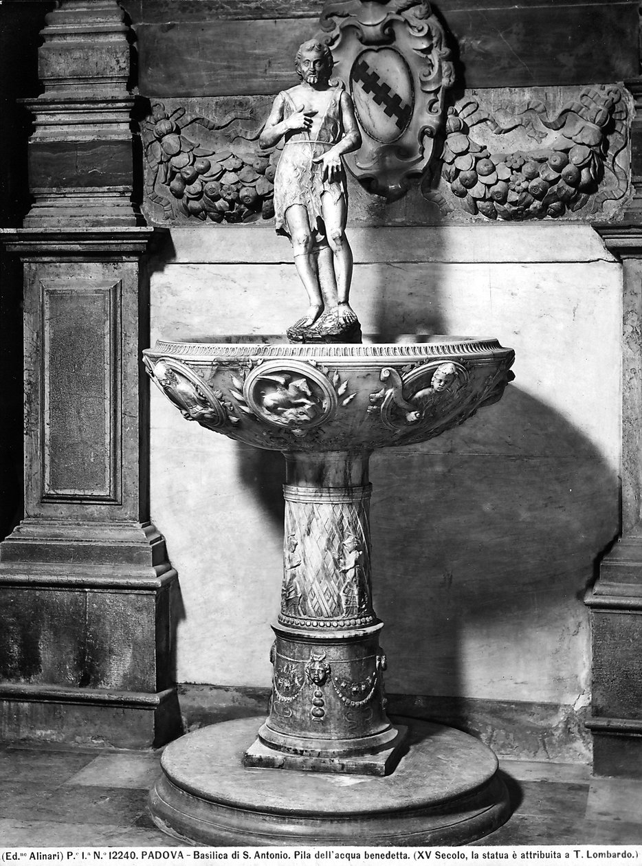 Heligt vattenbassäng med en statyett av Johannes Döparen, Basilica of S. Antonio, Padua av Tullio Lombardo