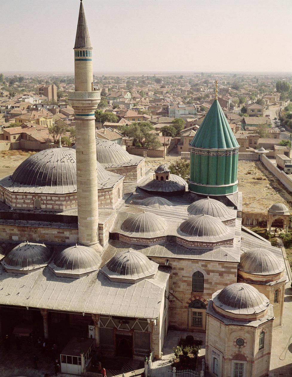 Flygfoto över Mevlana Tekke (vår mästares kloster) av Turkish School