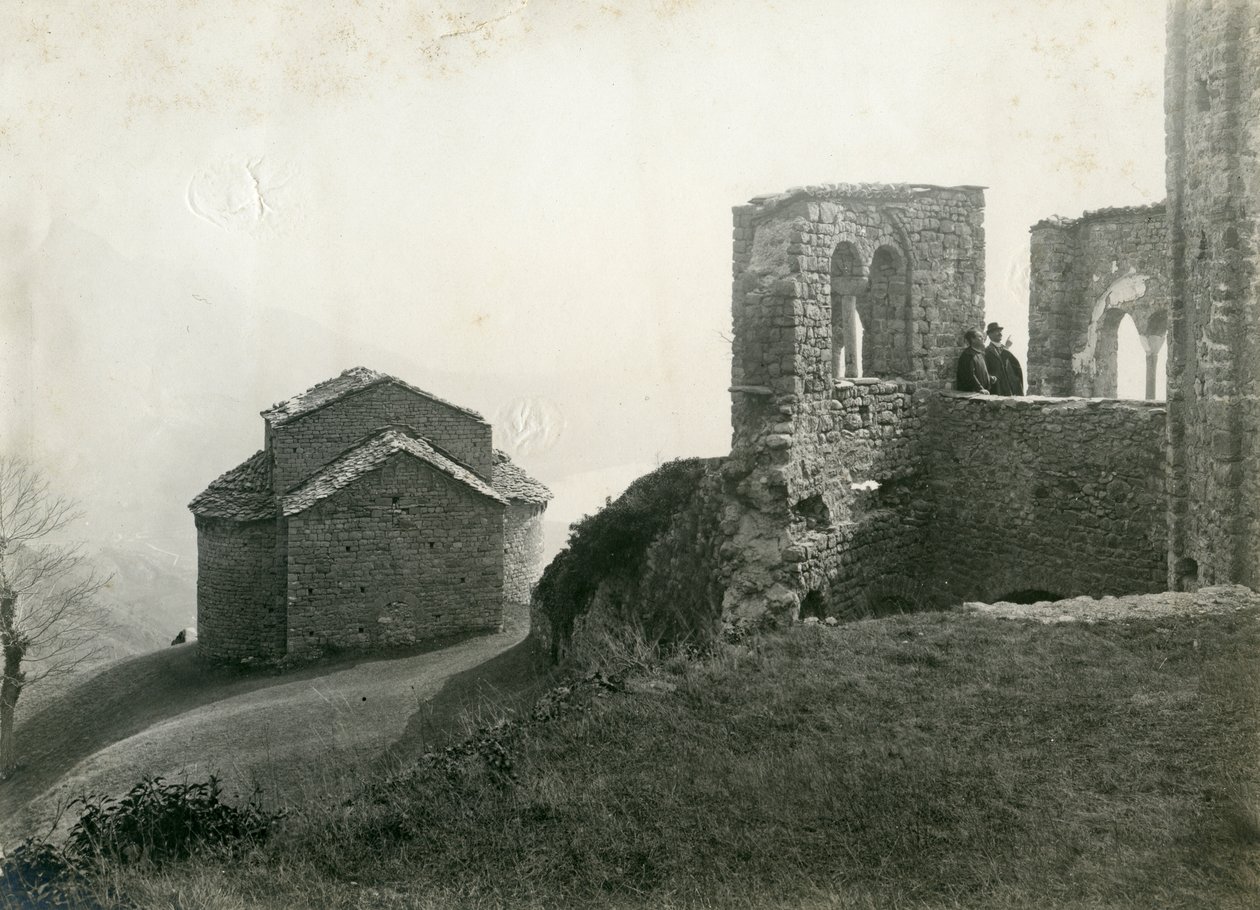 Klostret San Pietro al Monte, Civate, Lombardiet, Italien, fotografi av Ugo Monneret de Villard, cirka 1910 av Ugo Monneret de Villard
