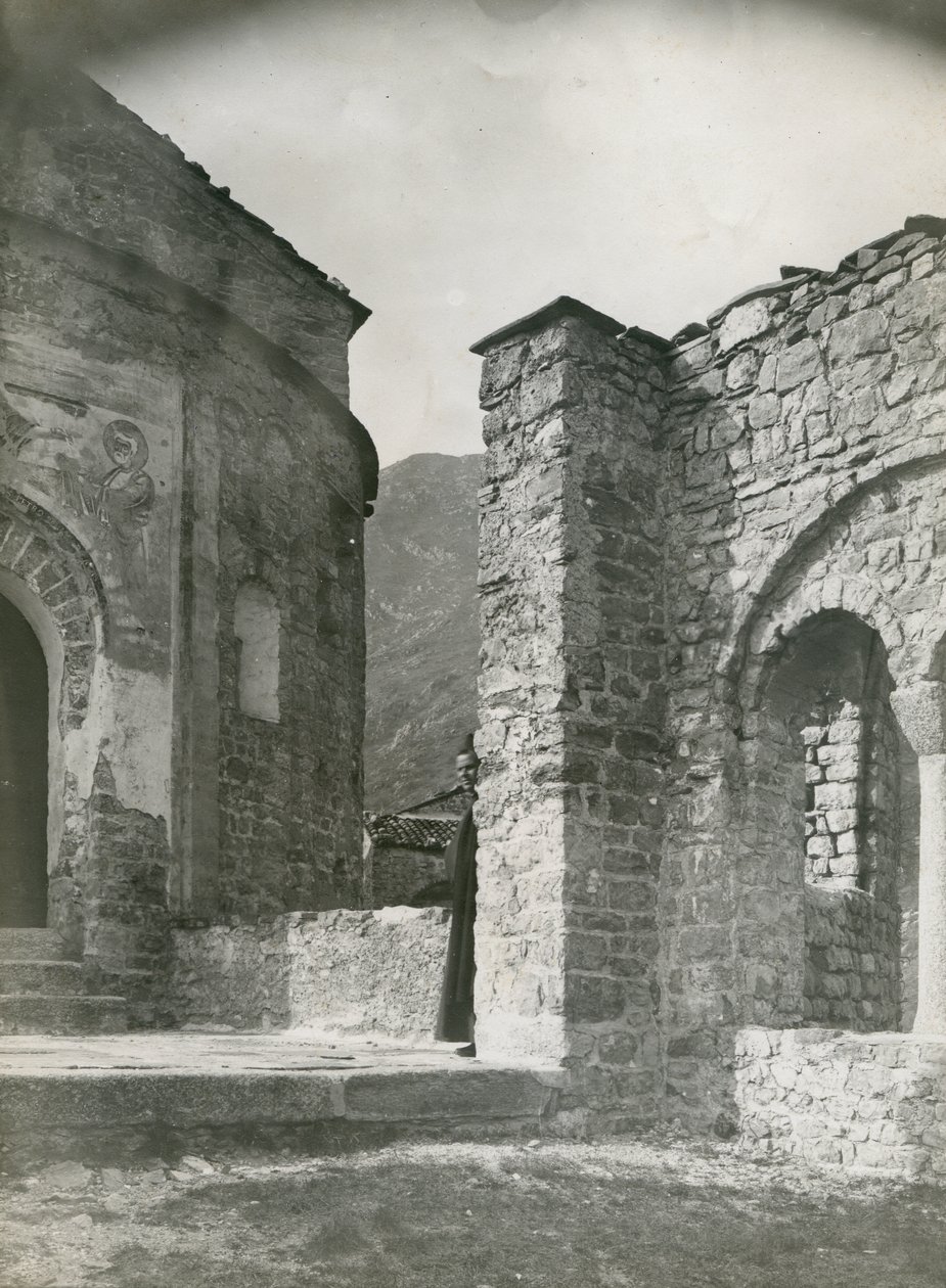 Klostret San Pietro al Monte, Civate, Lombardiet, Italien, fotografi av Ugo Monneret de Villard, cirka 1910 av Ugo Monneret de Villard