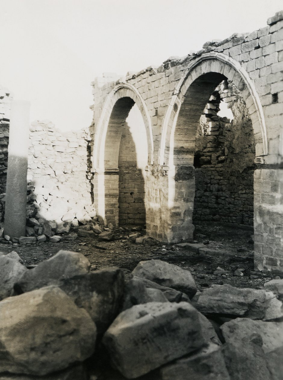 Kolonn och valv, interiör i kristen basilika tillägnad Jungfru Maria, Qasr Ibrim, Egypten, fotografi av Ugo Monneret de Villard av Ugo Monneret de Villard