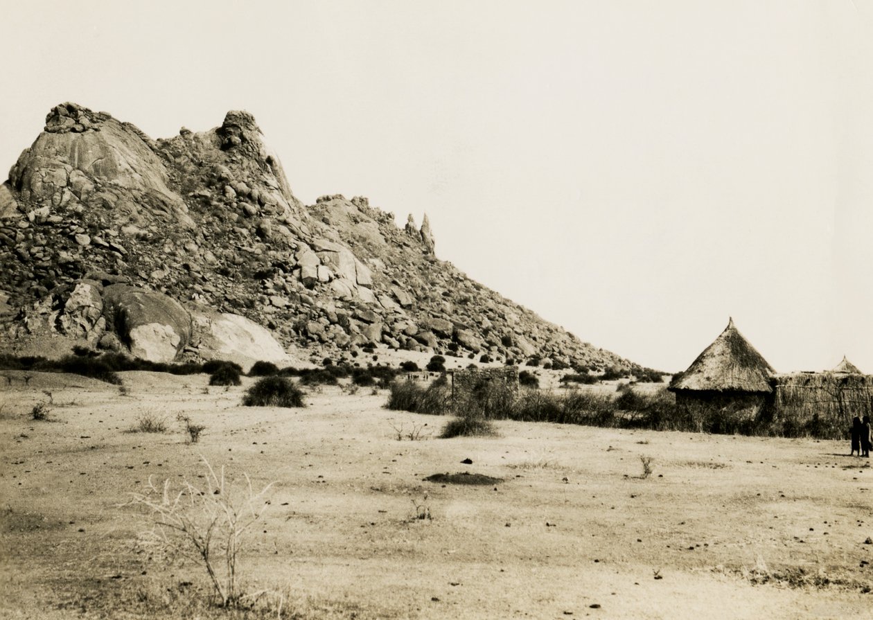 Hyddor nära Gebel Sagadi, Sudan, fotografi av Ugo Monneret de Villard, ca 1930 av Ugo Monneret de Villard