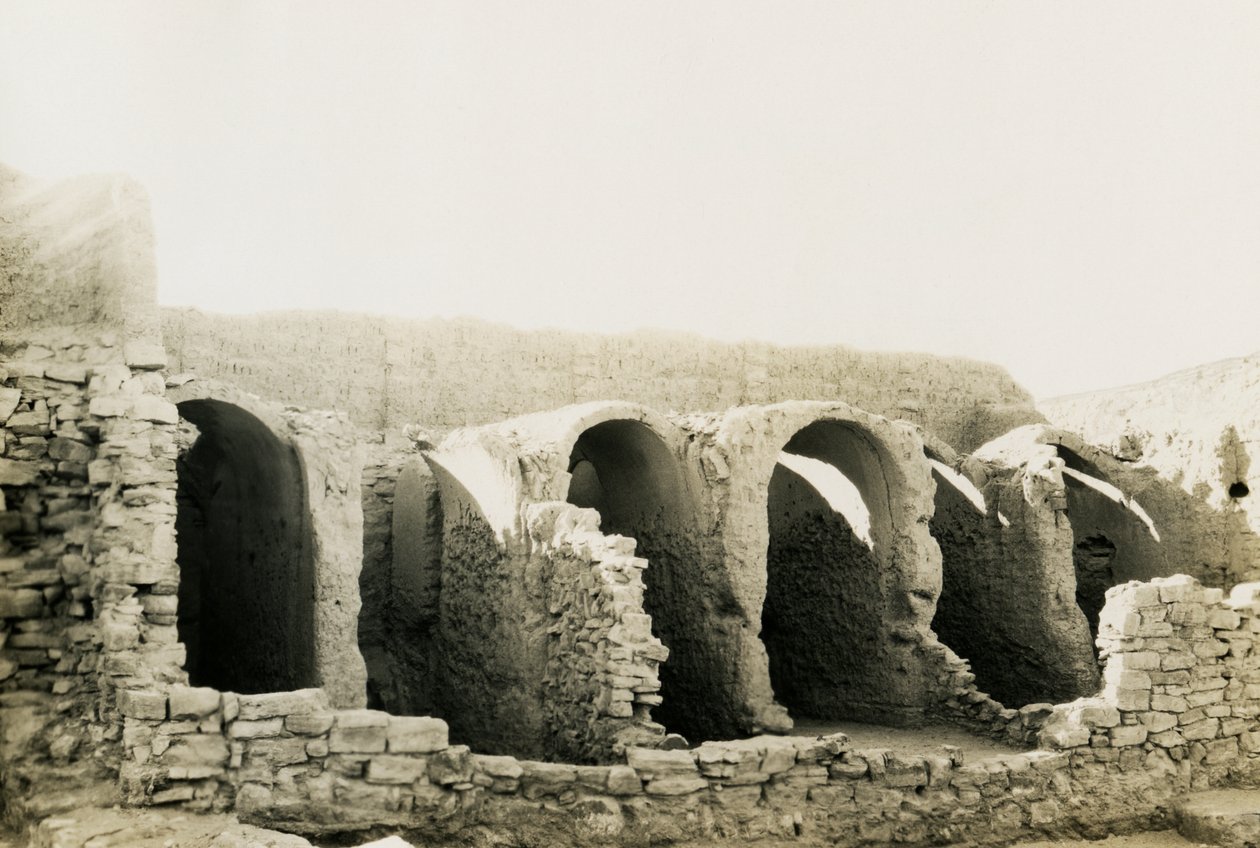 Interiör från S:t Simeons kloster, byggnad 311-36, Aswan, Egypten, fotografi av Ugo Monneret de Villard av Ugo Monneret de Villard