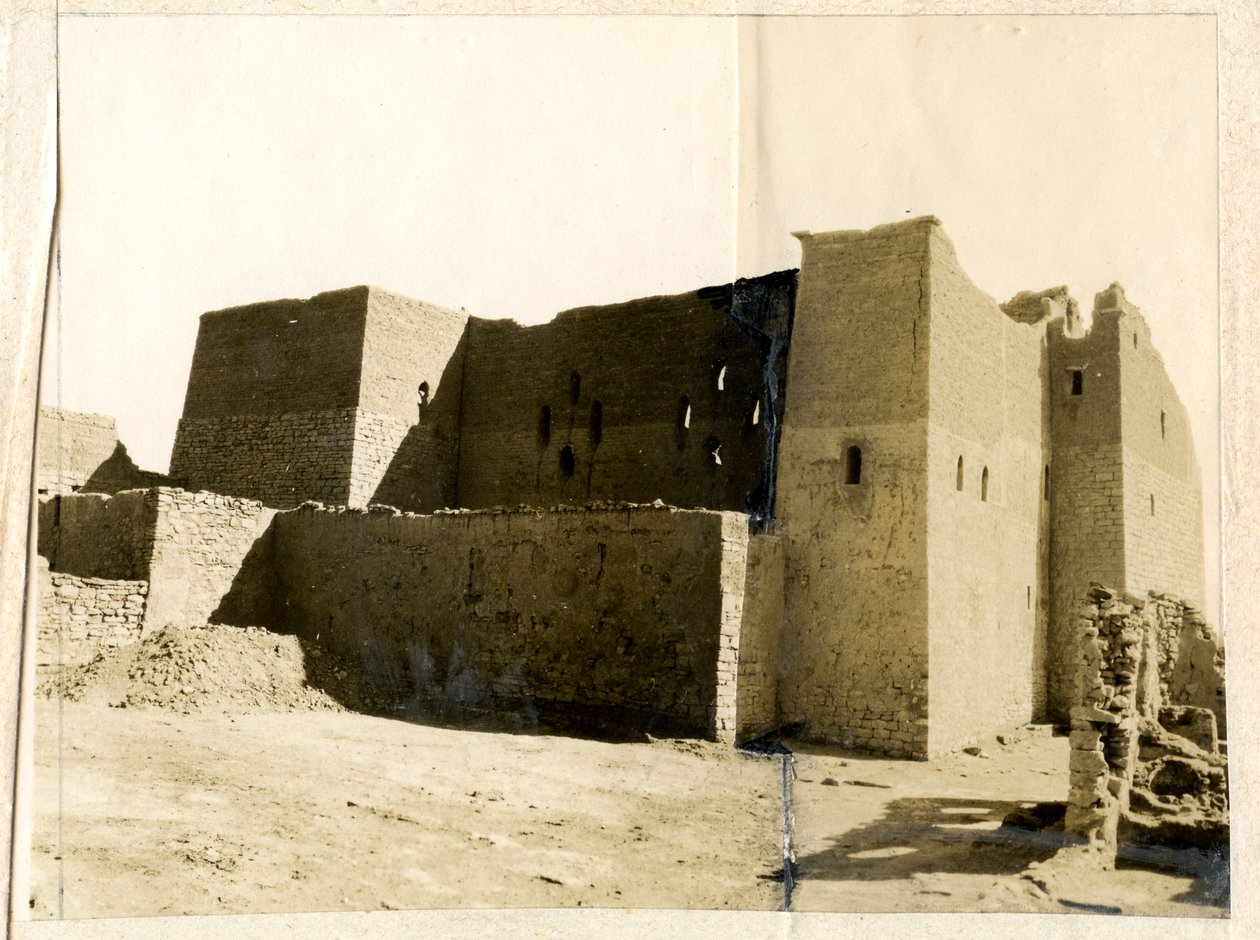 Stort torn (qasr) i klostret St Simeon, Aswan, Egypten, fotografi av Ugo Monneret de Villard av Ugo Monneret de Villard