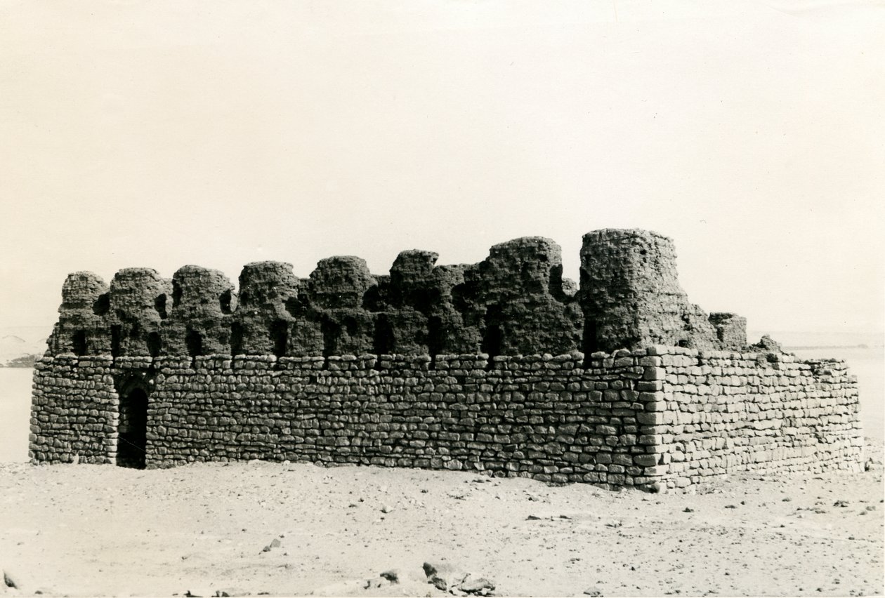 Ruinerna av en kyrka nära Nilen, Adendan, Egypten, foto av Ugo Monneret de Villard av Ugo Monneret de Villard