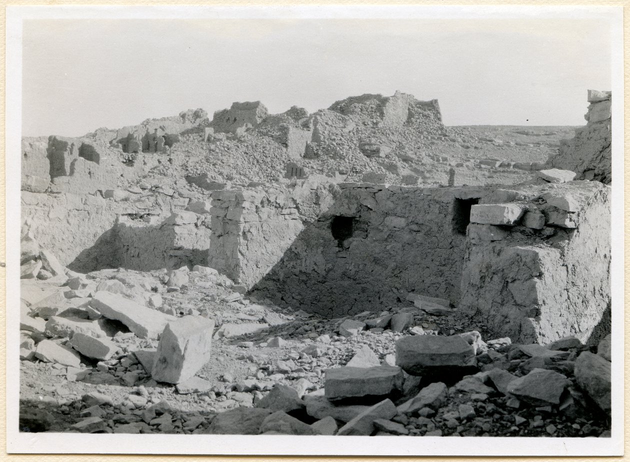 Ruinerna av den södra kyrkan, vy över absiden, Sabagura, Egypten, fotografi av Ugo Monneret de Villard av Ugo Monneret de Villard