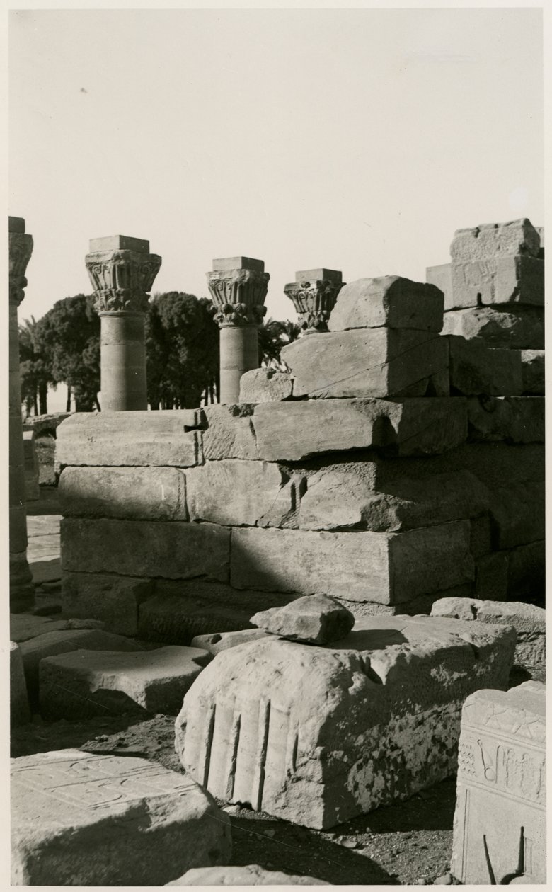Utsikt över romerskt nymfaeum, Dendera, Egypten, fotografi av Ugo Monneret de Villard av Ugo Monneret de Villard