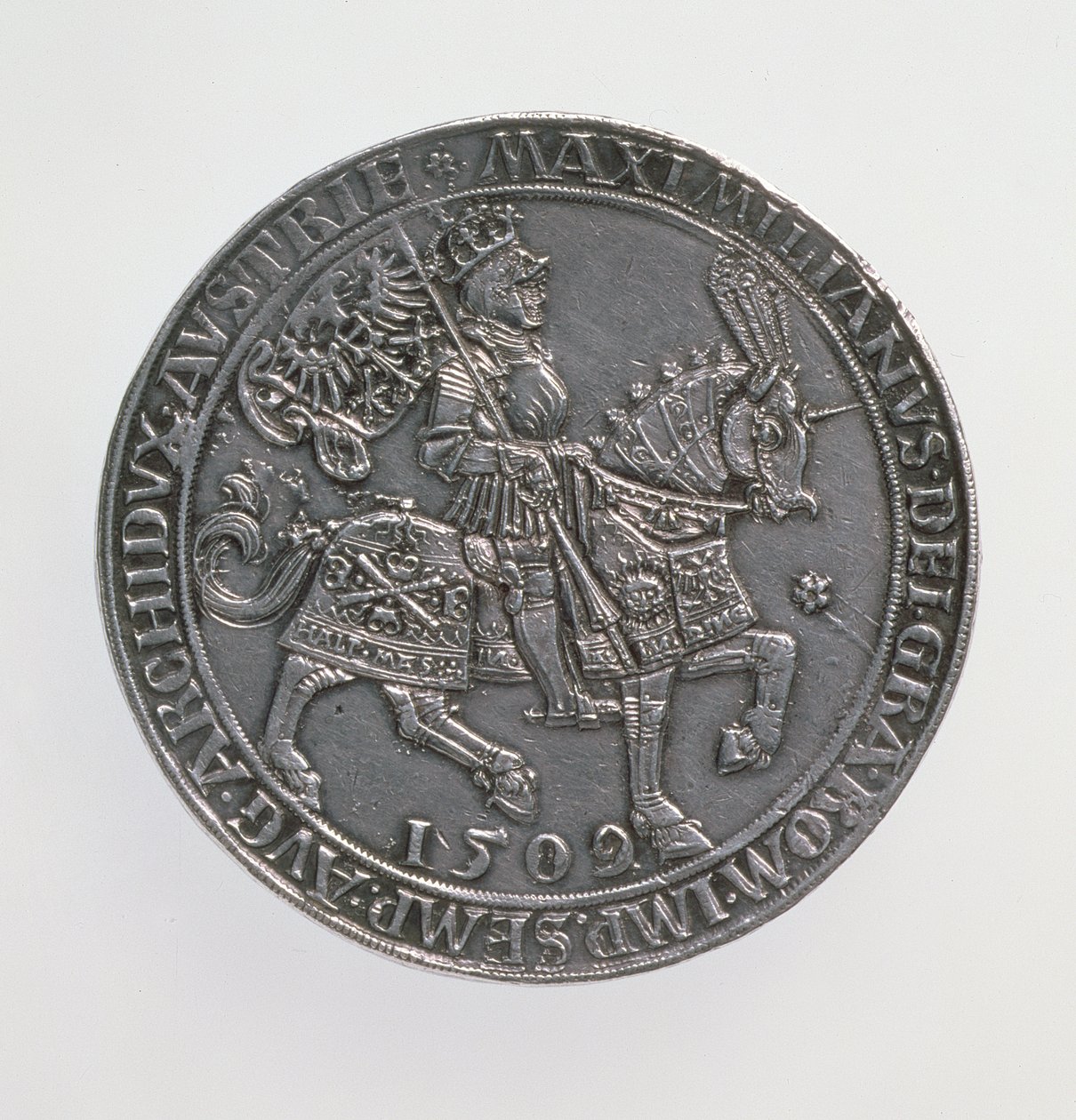 Kronungsdoppelguildiner (dubbelguldener) av kejsar Maximilian I (1493-1519), Myntverket i Antwerpen, återutgivning av ett mynt från 1509, 1517 (framsidan) (silver) (för baksidan se 168075) av Ulrich Ursentaler