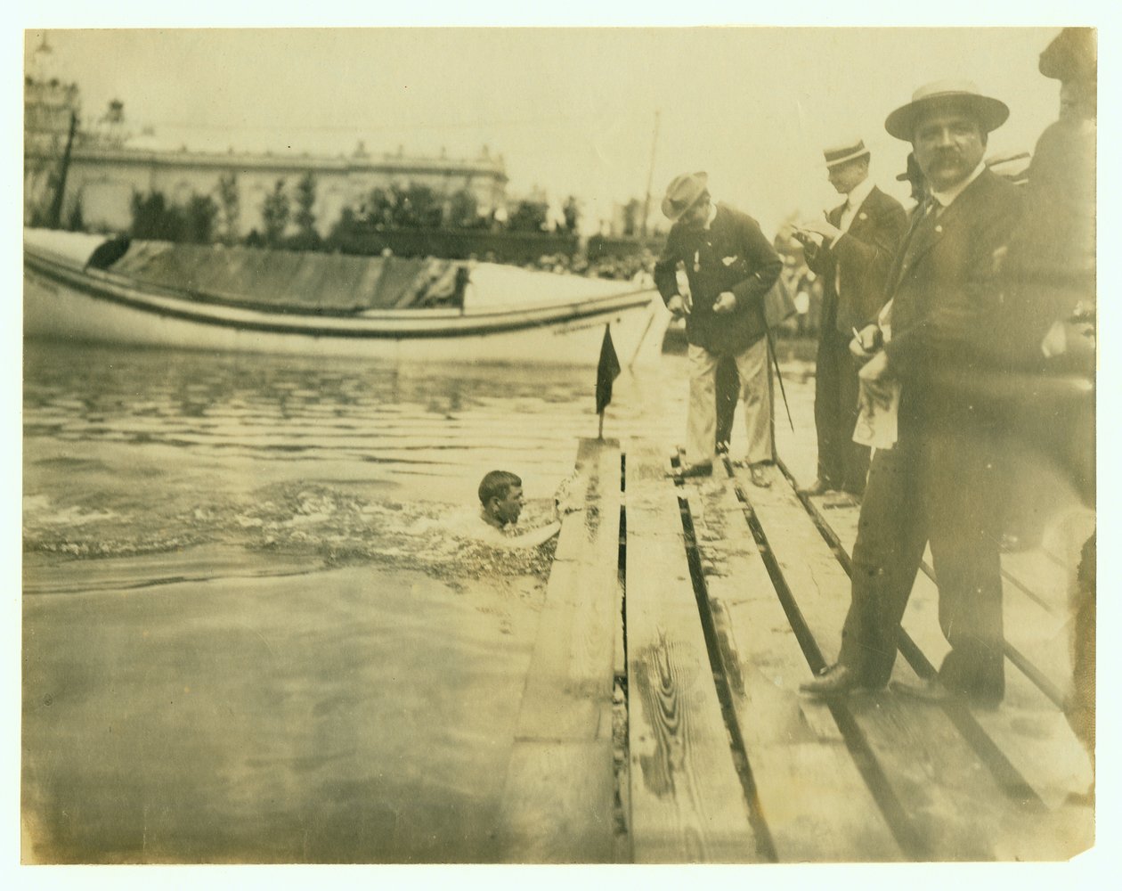 E. Rausche of Germany Winning One Mile Swimming Championship, 1904 OS av Unbekannt Unbekannt