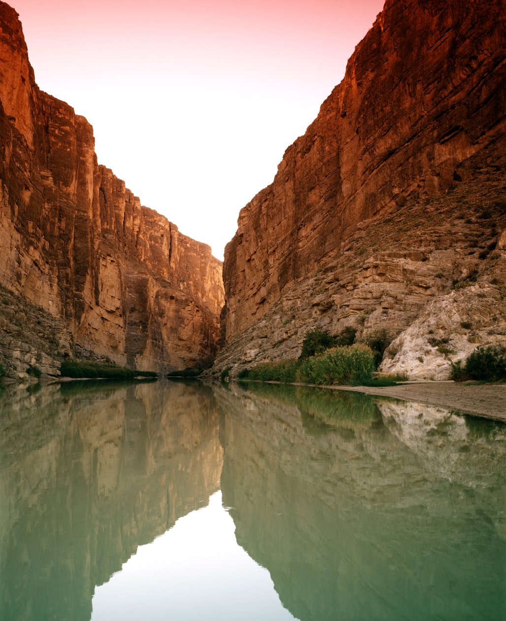 Bluffar ovanför Rio Grande i Big Bend National Park, Texas av Unbekannt Unbekannt