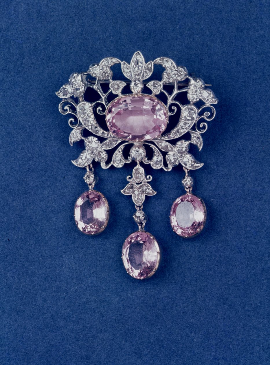 Brosch i form av en blomma, ca 1780 topas och diamant av Unbekannt Unbekannt
