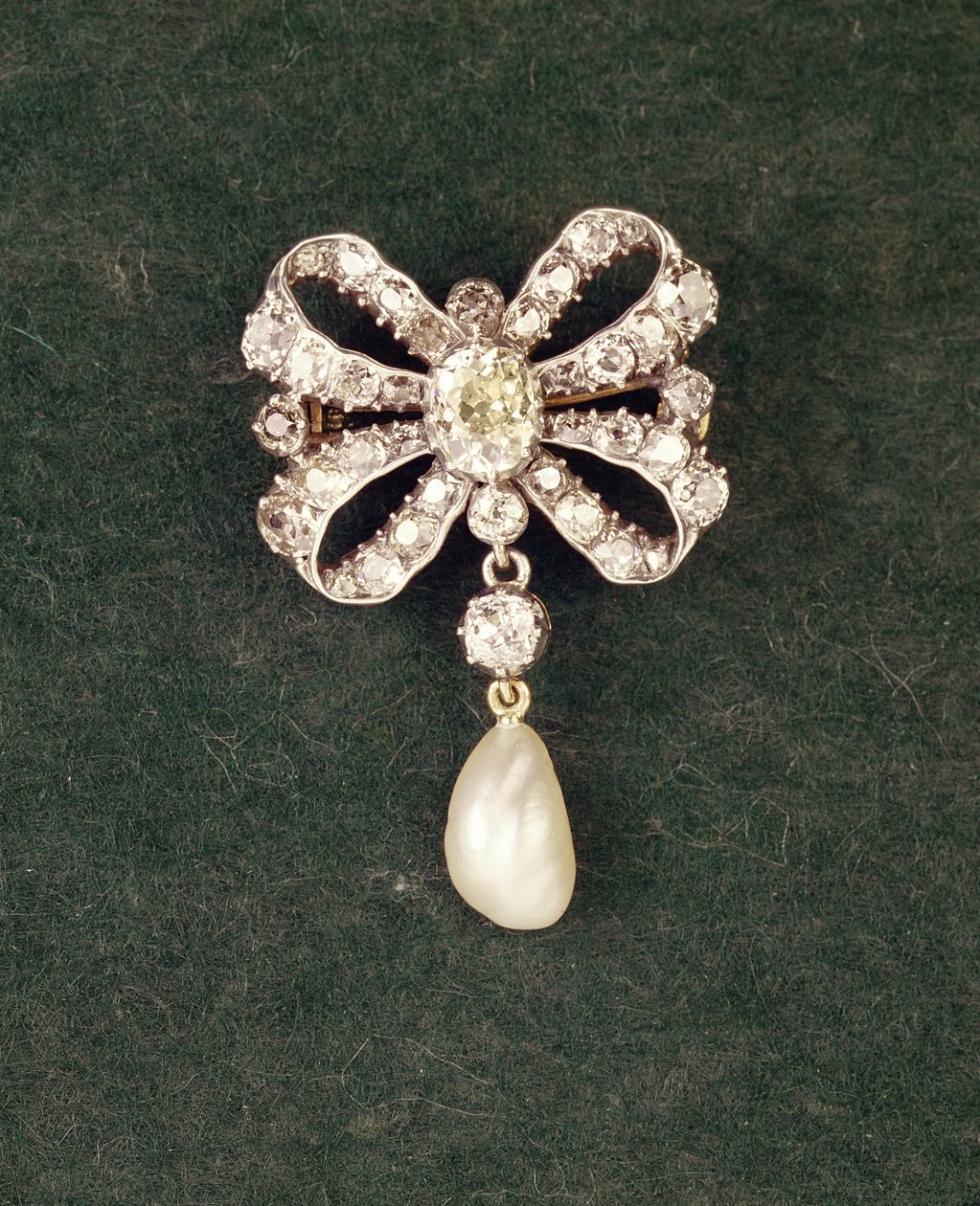 Diamantbrosch med hängande pärla, c.1760 diamant och pärla av Unbekannt Unbekannt