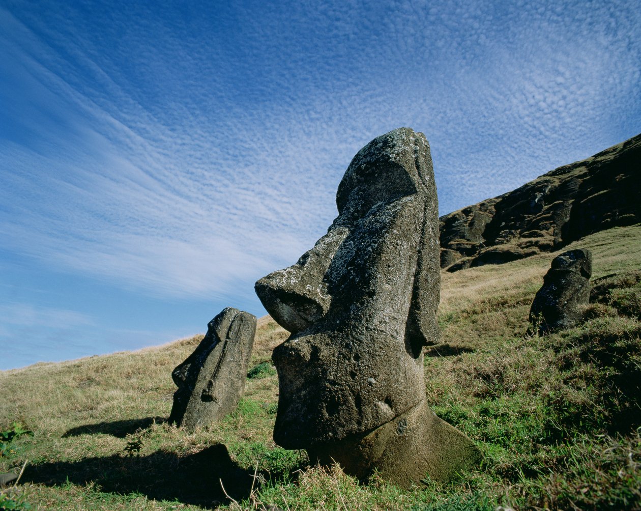 Monolitiska statyer vid Rano Raraku stenbrott, ca 1000-1600 av Unbekannt Unbekannt
