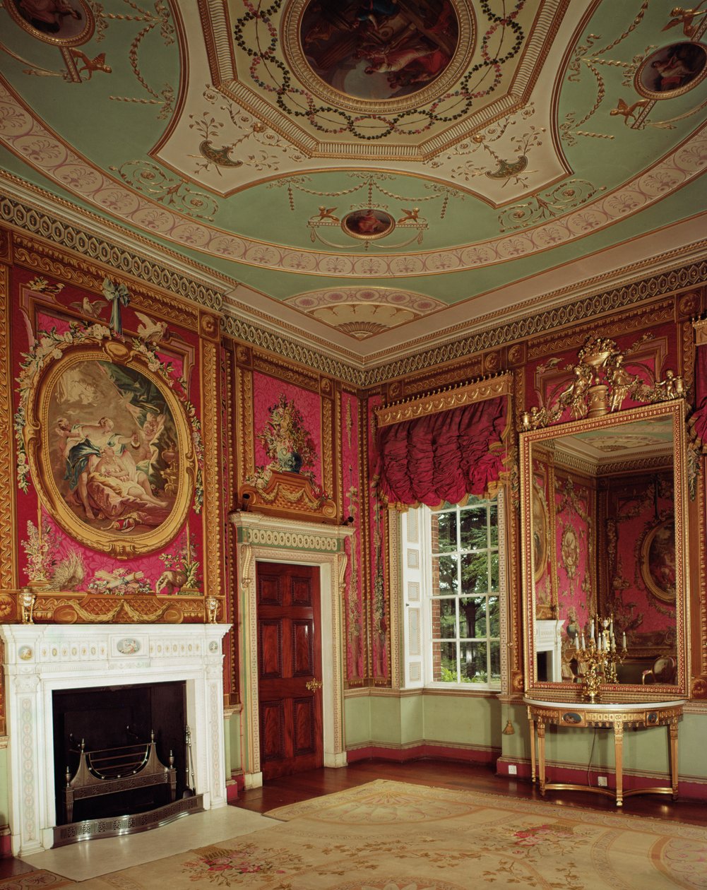 Sidobord, bryggglas och öppen spis av Adam i Tapestry-rummet i Osterley Park, foto ca 1763 av Unbekannt Unbekannt