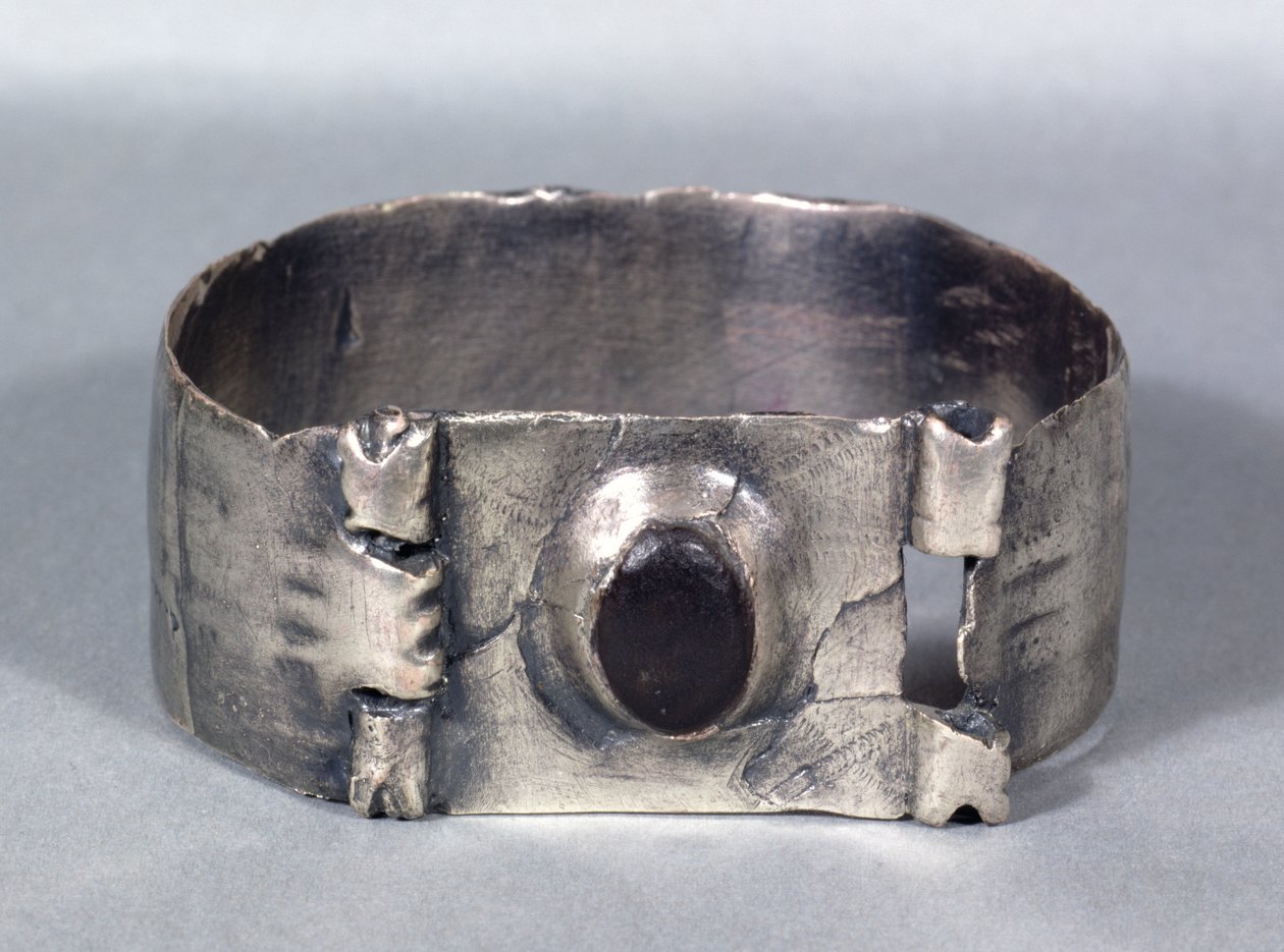 Silverarmband med infälld cabuchon-granat, från Aesica Hoard, Great Chesters, mitten av 1:a till tidigt 2:a århundradet e.Kr. av Unbekannt Unbekannt
