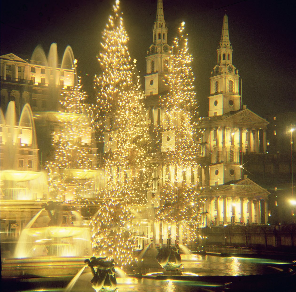 Trafalgar Square, Julelys (se også 12715) swed av Unbekannt Unbekannt