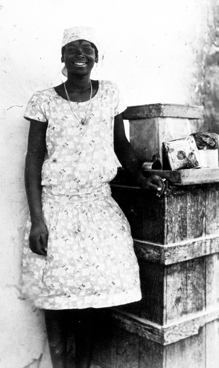 19322 HAITI Småhandlare i Akassan kokt? men bas av Unbekannt