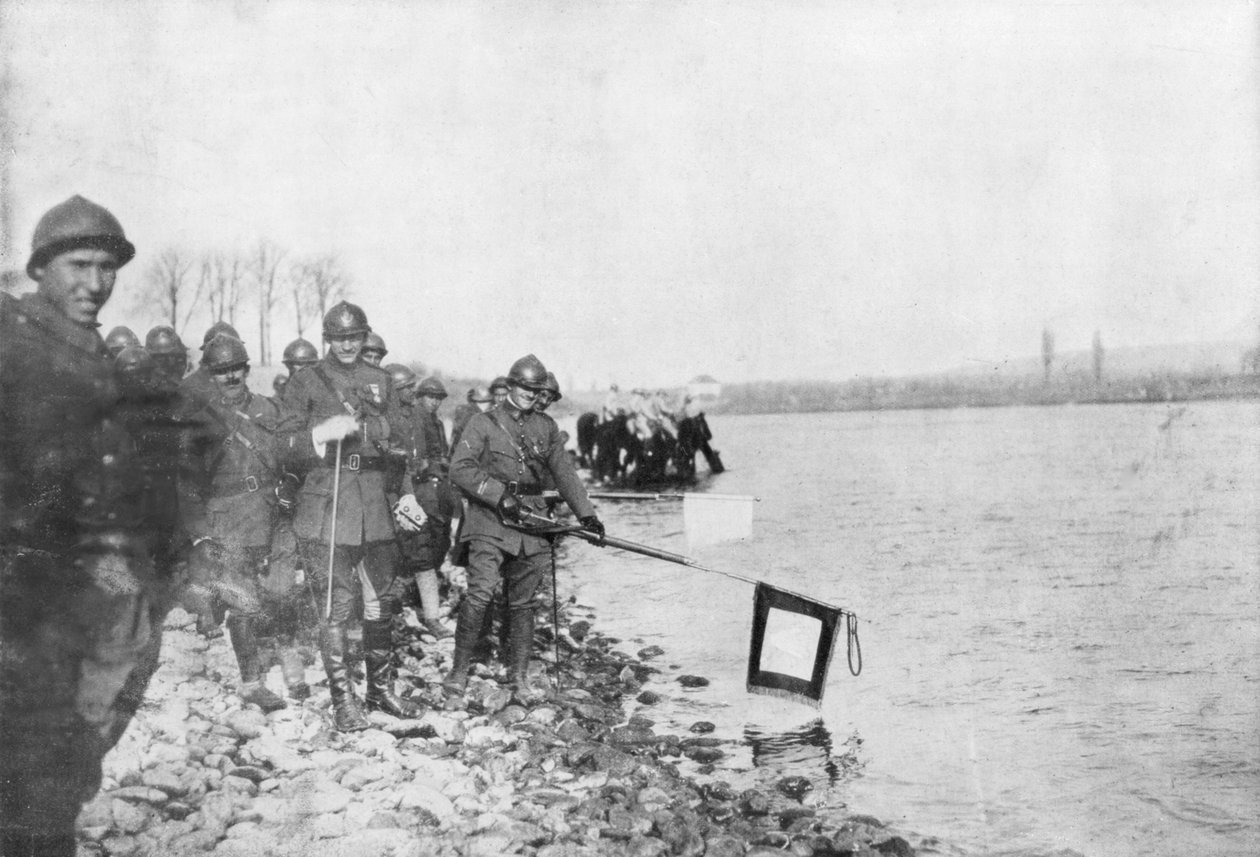 2:a marockanska divisionen badar sina flaggor i Rhen, Huningue, Alsace, Frankrike, 21 november 1918 av Unbekannt