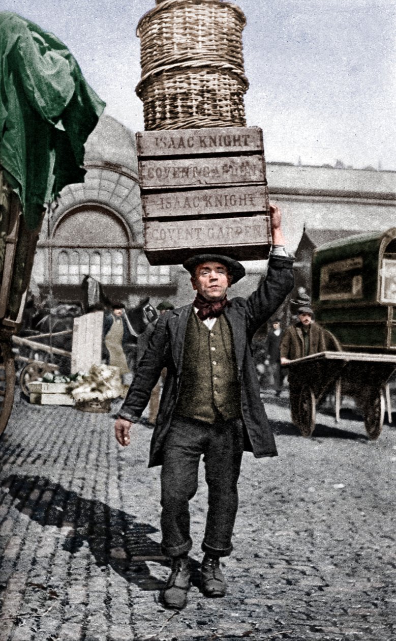 En marknadsportier i Covent Garden, London, c1922. av Unbekannt
