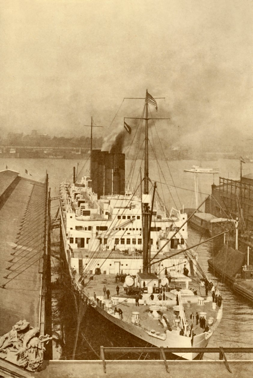 A Famous French Liner, Paris 34 569 Tons, c1930. av Unbekannt