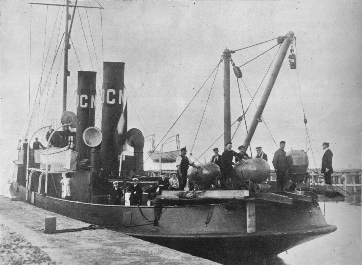 Ett tyskt gruvlager lämnar hamn med sina gruvor redo på däck, 1914 av Unbekannt