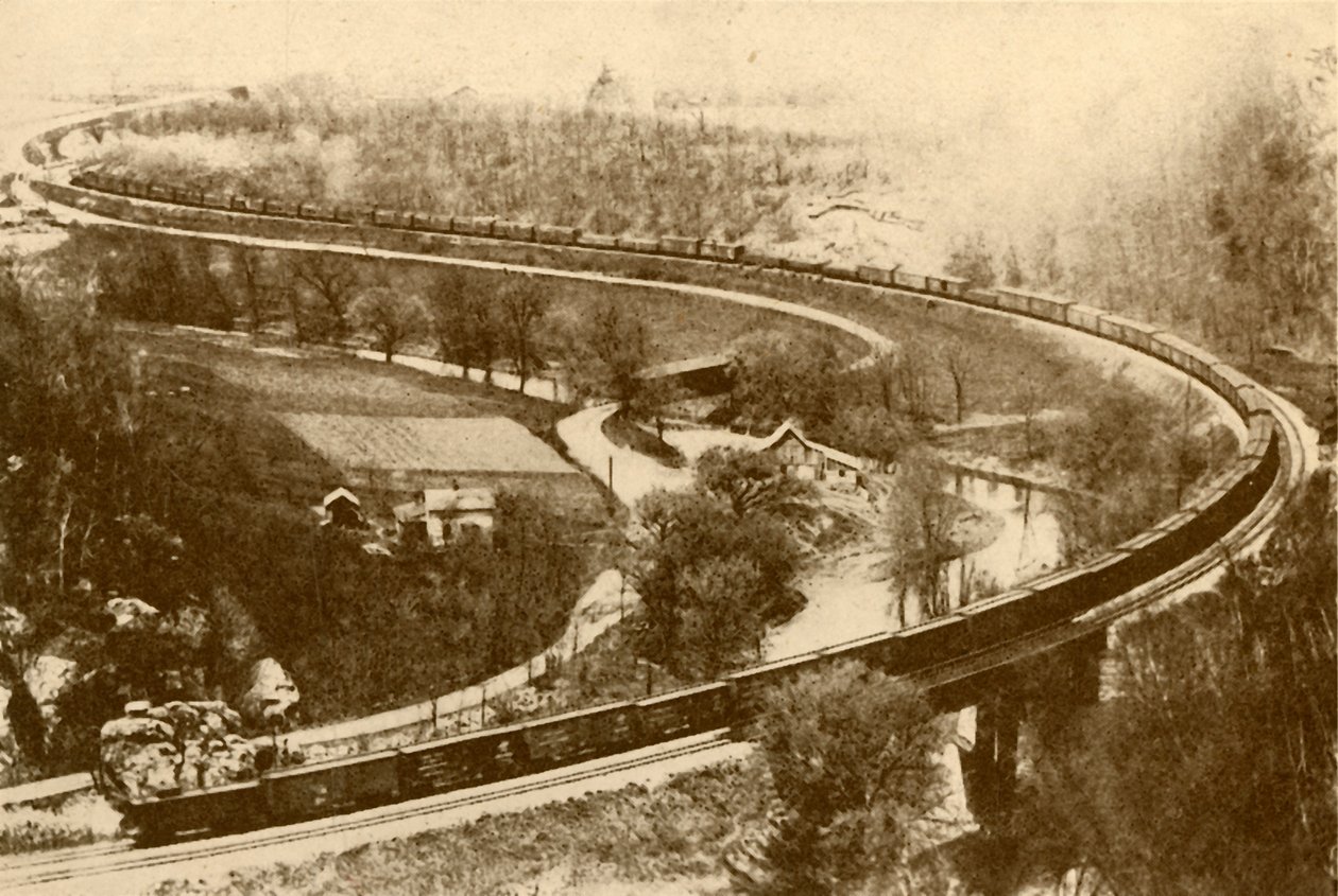 Ett gigantiskt godståg med femtiofyra skåpbilar dragna av en motor, Chicago och North West Railway, 193 av Unbekannt