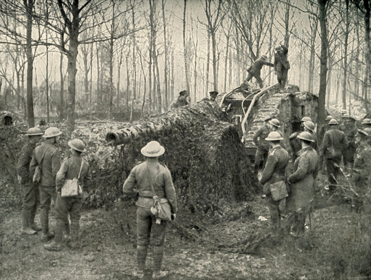 Ett landskepp som för in under kamouflage en 5.9 tysk marinpistol, 1919. av Unbekannt