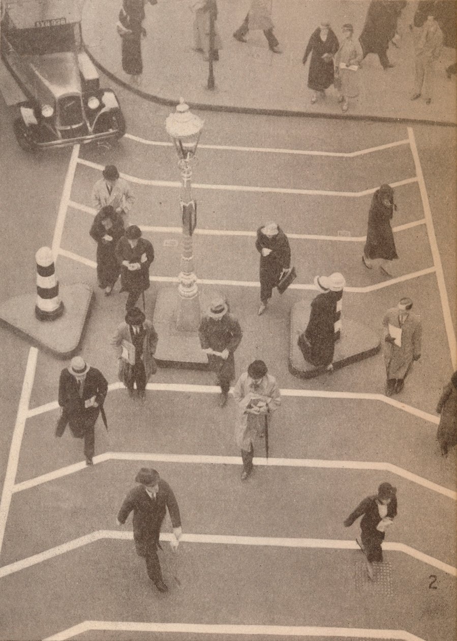 En säkerhetsbana mittemot Charing Cross Station, c1934, 1935 av Unbekannt
