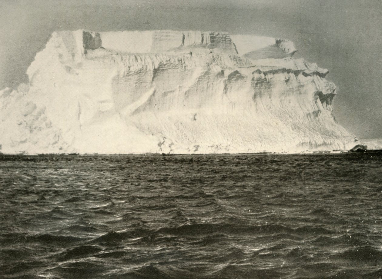 En tabellberg av typisk antarktisk form, c1908, 1909 av Unbekannt