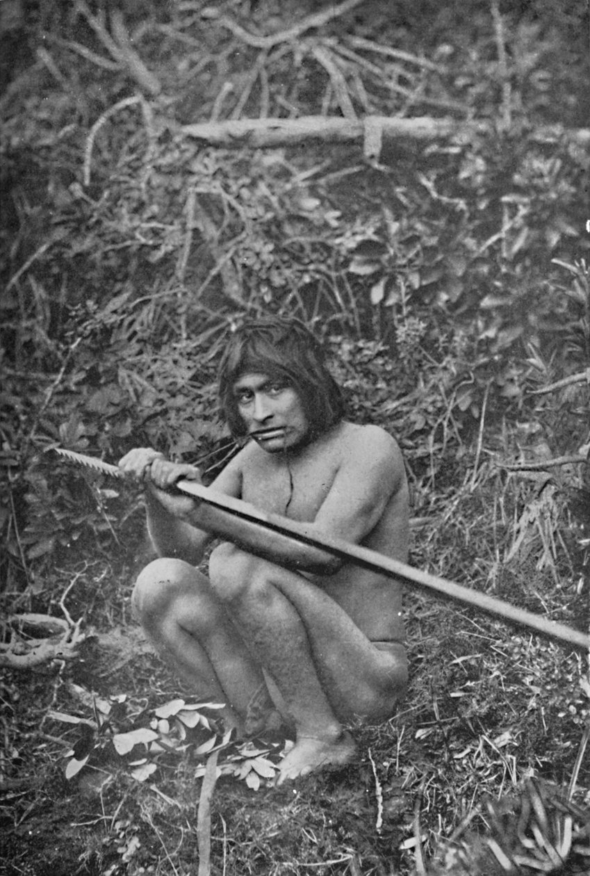 En Yaghan fäster huvudet av sin harpun vid skaftet, 1911 av Unbekannt