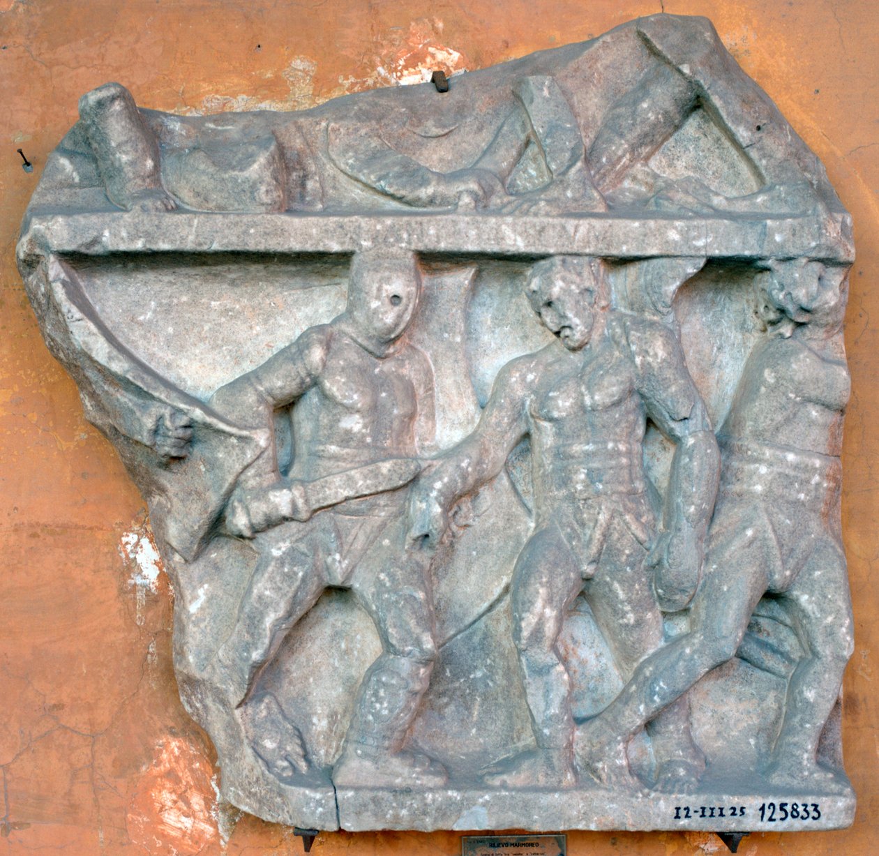 En basrelief av en kamp mellan Secutor och Retiarius, 300-talet, Rom av Unbekannt