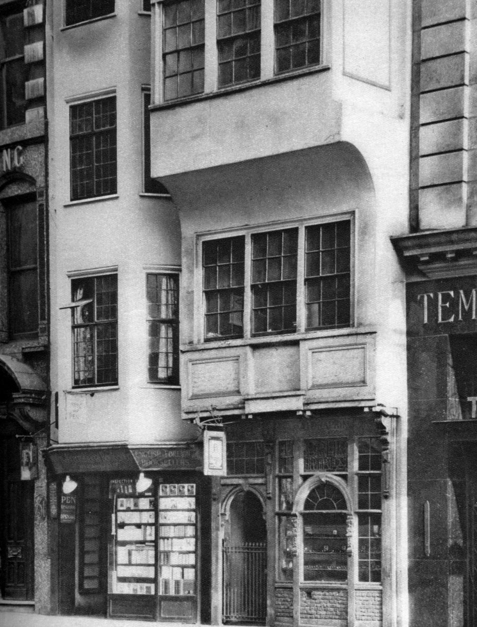 En bokhandel och tobakshandlare i Strand, London, 1926-1927 av Unbekannt