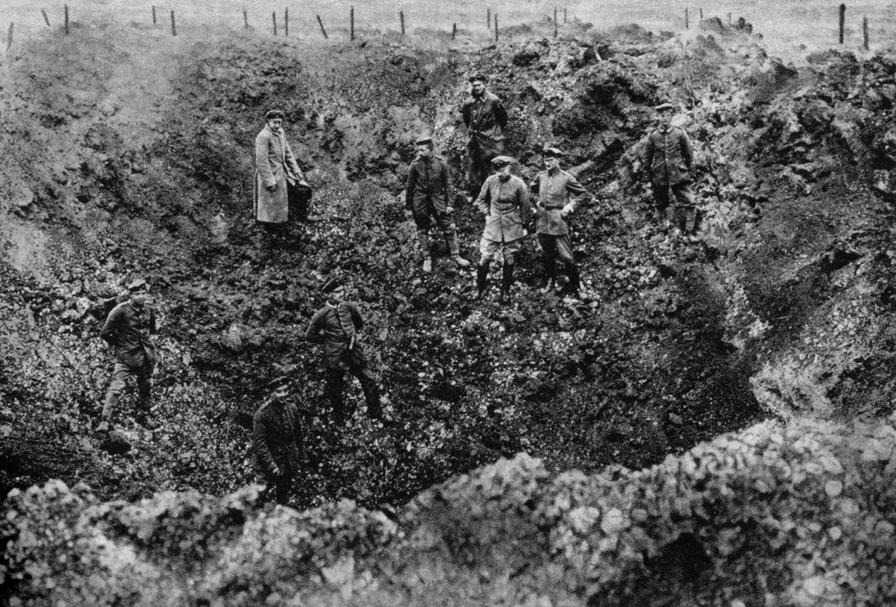 En krater orsakad av explosionen av en gruva, Western Front, 1917 av Unbekannt