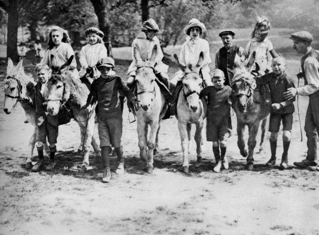 En åsneridning på en helgdag på Hampstead Heath, London, 1926-1927 av Unbekannt