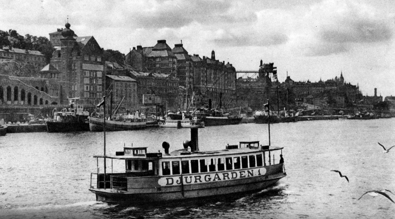 En färja på väg till ön Djurgården, Stockholm, Sverige, c1923 av Unbekannt