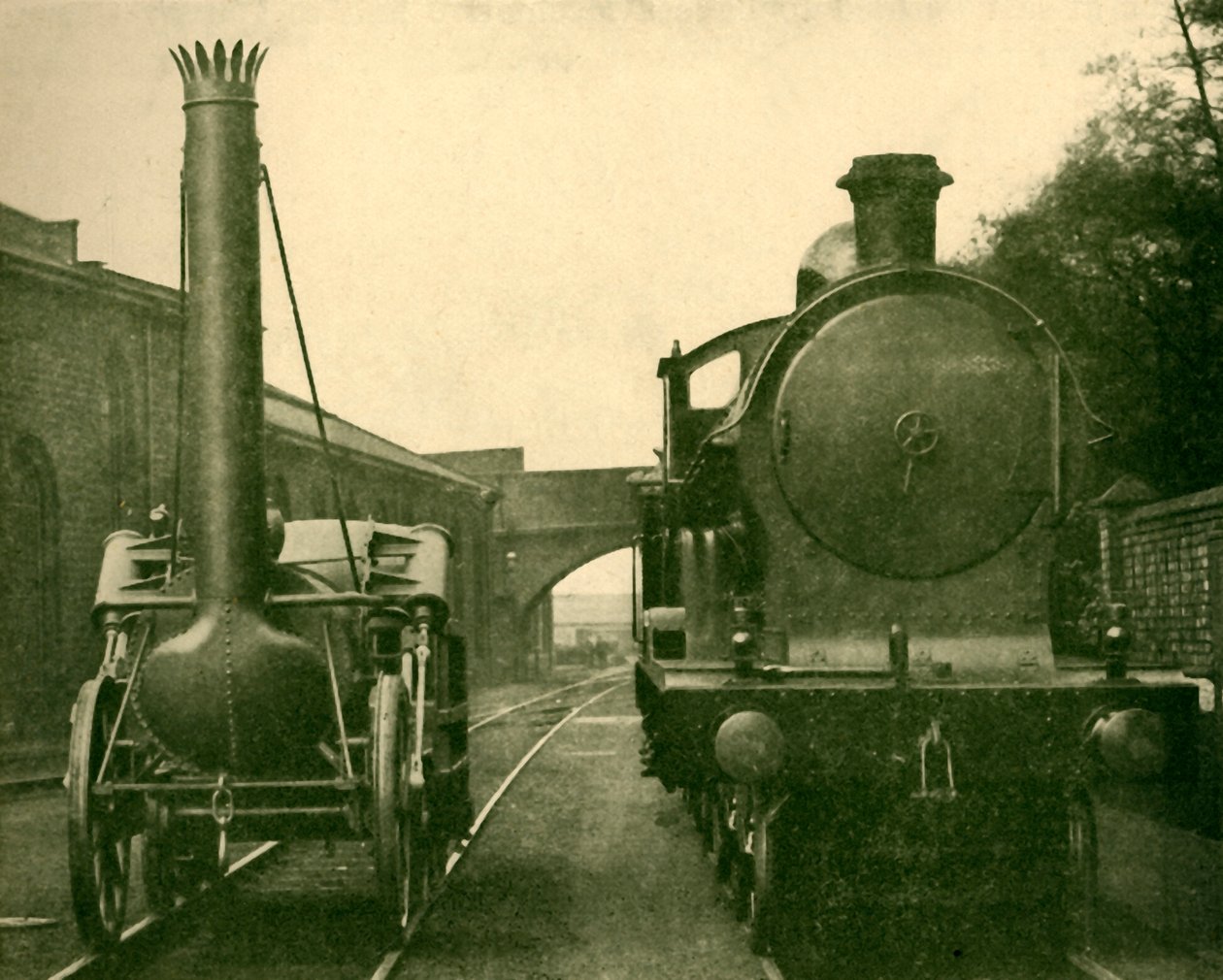 En fullstorleksmodell av Stephensons Rocket tillsammans med en motor av George the Fifth-klassen, Londo av Unbekannt