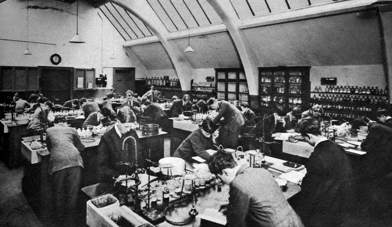 Ett laboratorium vid en yrkeshögskola i London, 1926-1927 av Unbekannt