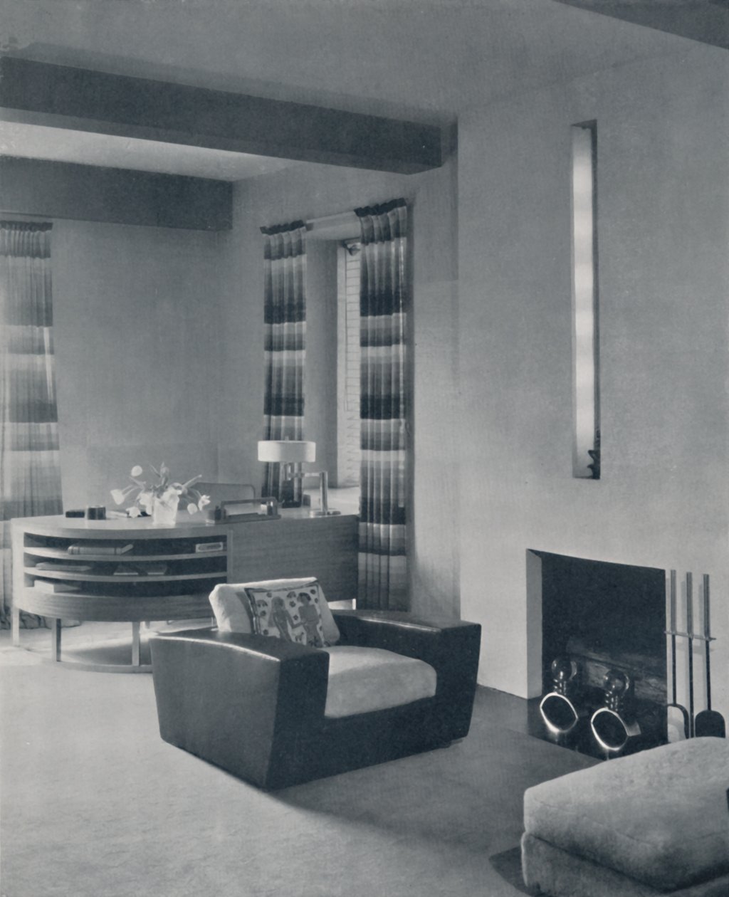 Ett vardagsrum i en lägenhet i New York, designad av Frankl Galleries, Inc., 1935 av Unbekannt