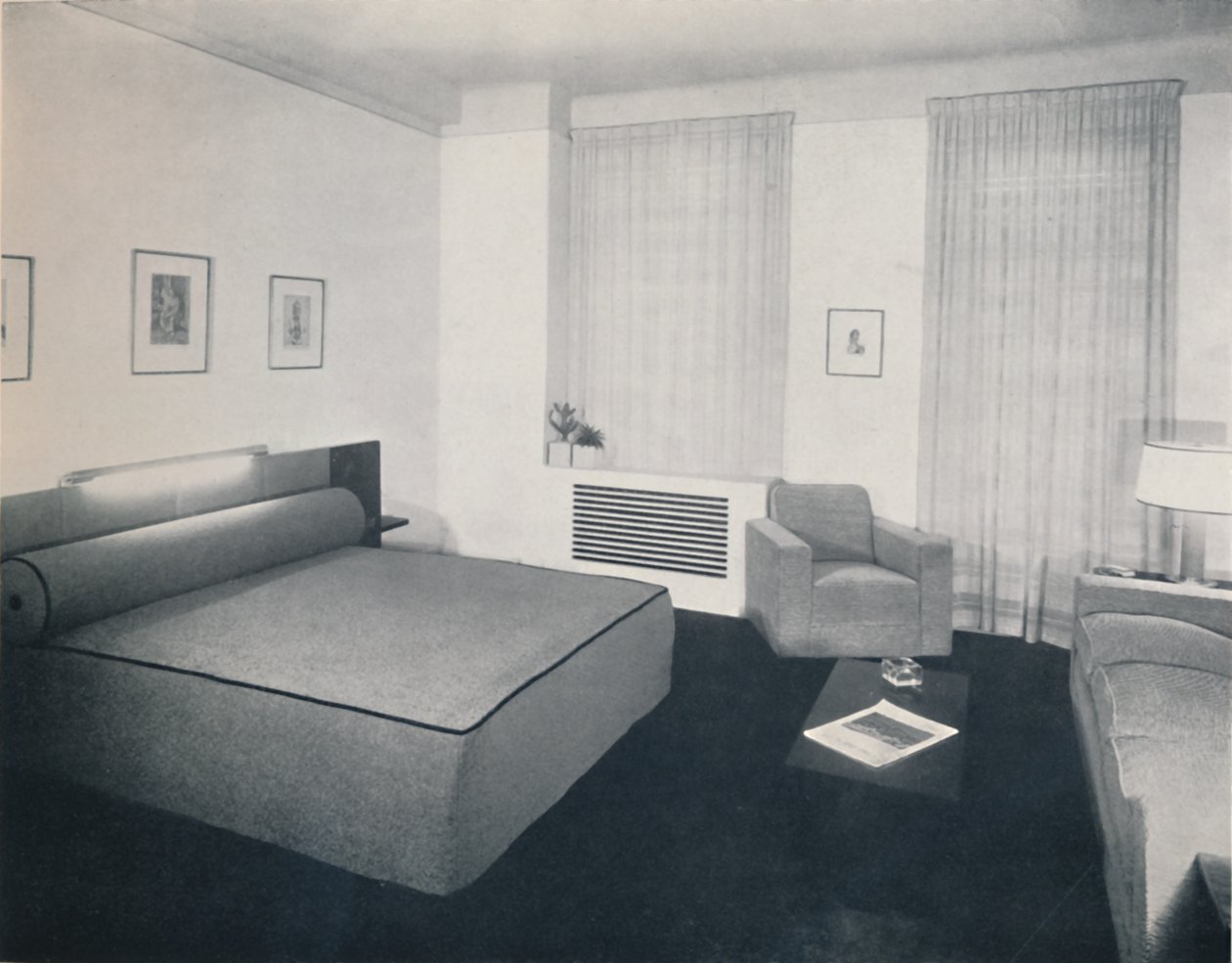 Ett mans sovrum designat av Robert Heller Inc., New York, 1936 av Unbekannt