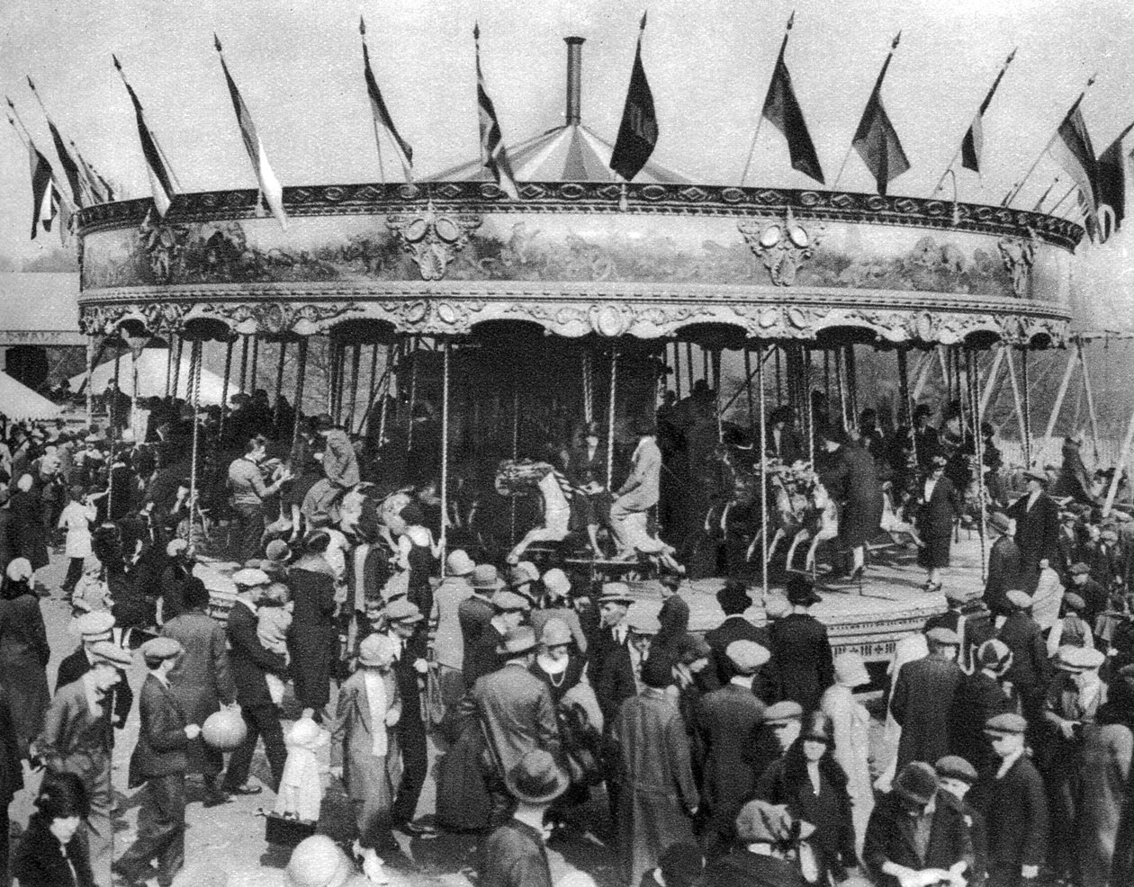 En karneval på Hampstead Heath, London, 1926-1927, en del av en karneval av Unbekannt