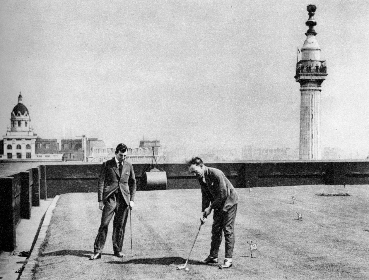 En puttinggreen på taket av Adelaide House, nära London Bridge, London, 1926-1927 av Unbekannt