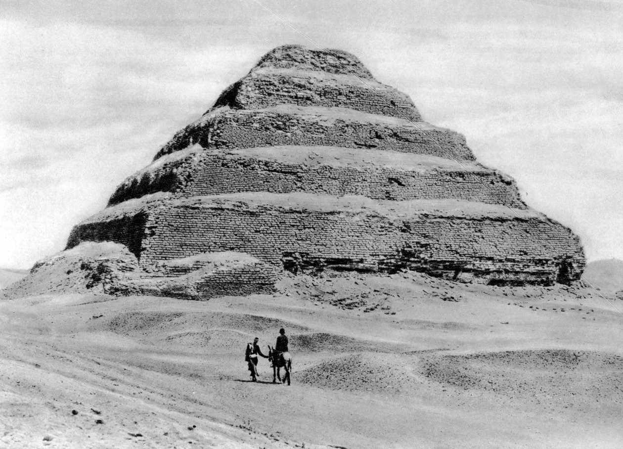 En stegpyramid utanför Kairo, Egypten, c1920-talet av Unbekannt