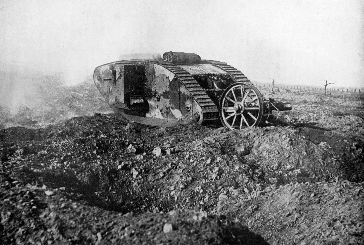 En stridsvagn i aktion på västfronten, Somme, Frankrike, första världskriget, 1914-1918, c1920 av Unbekannt