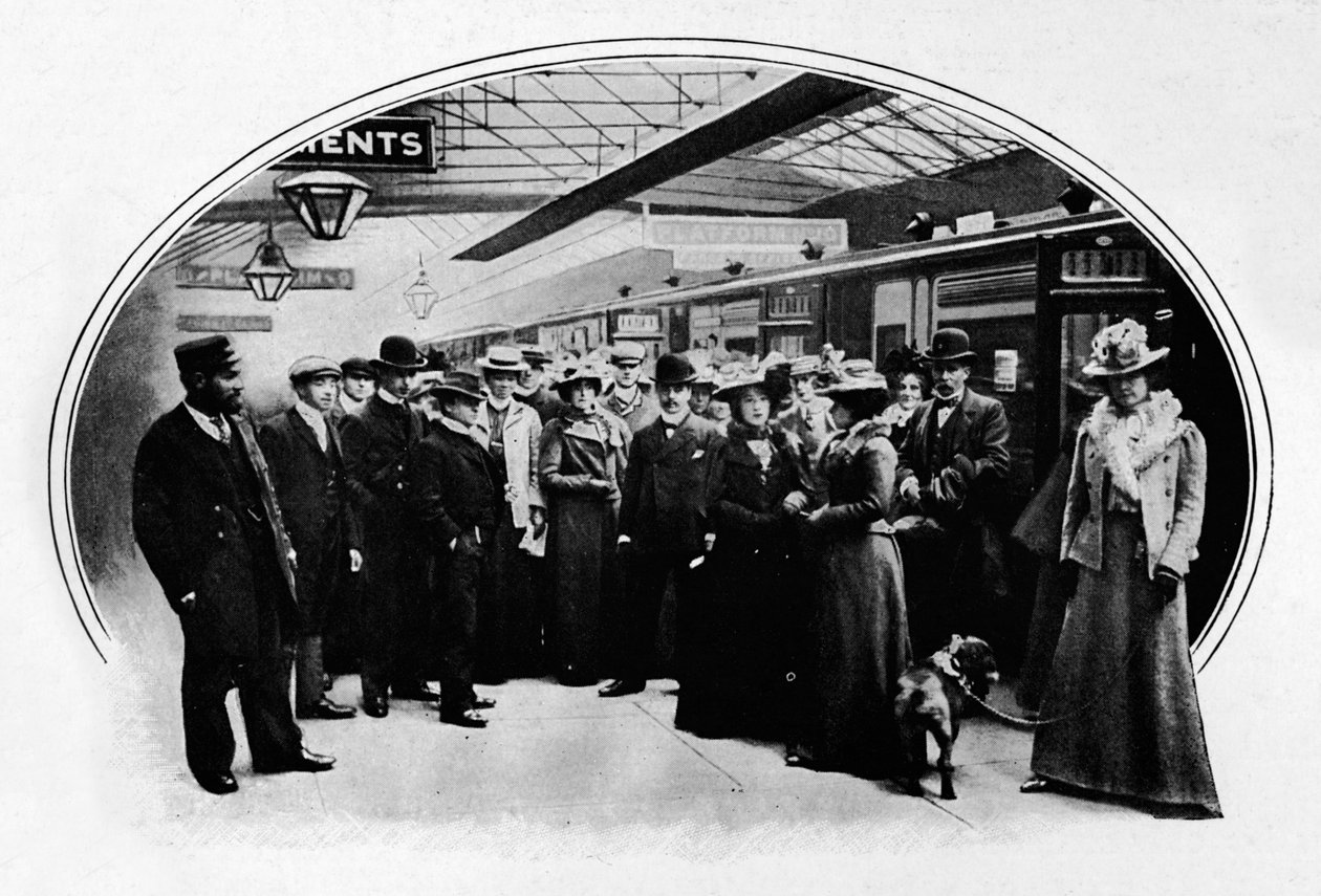 Ett teatersällskap som börjar på turné, Euston Station, London, c1900 1901 av Unbekannt